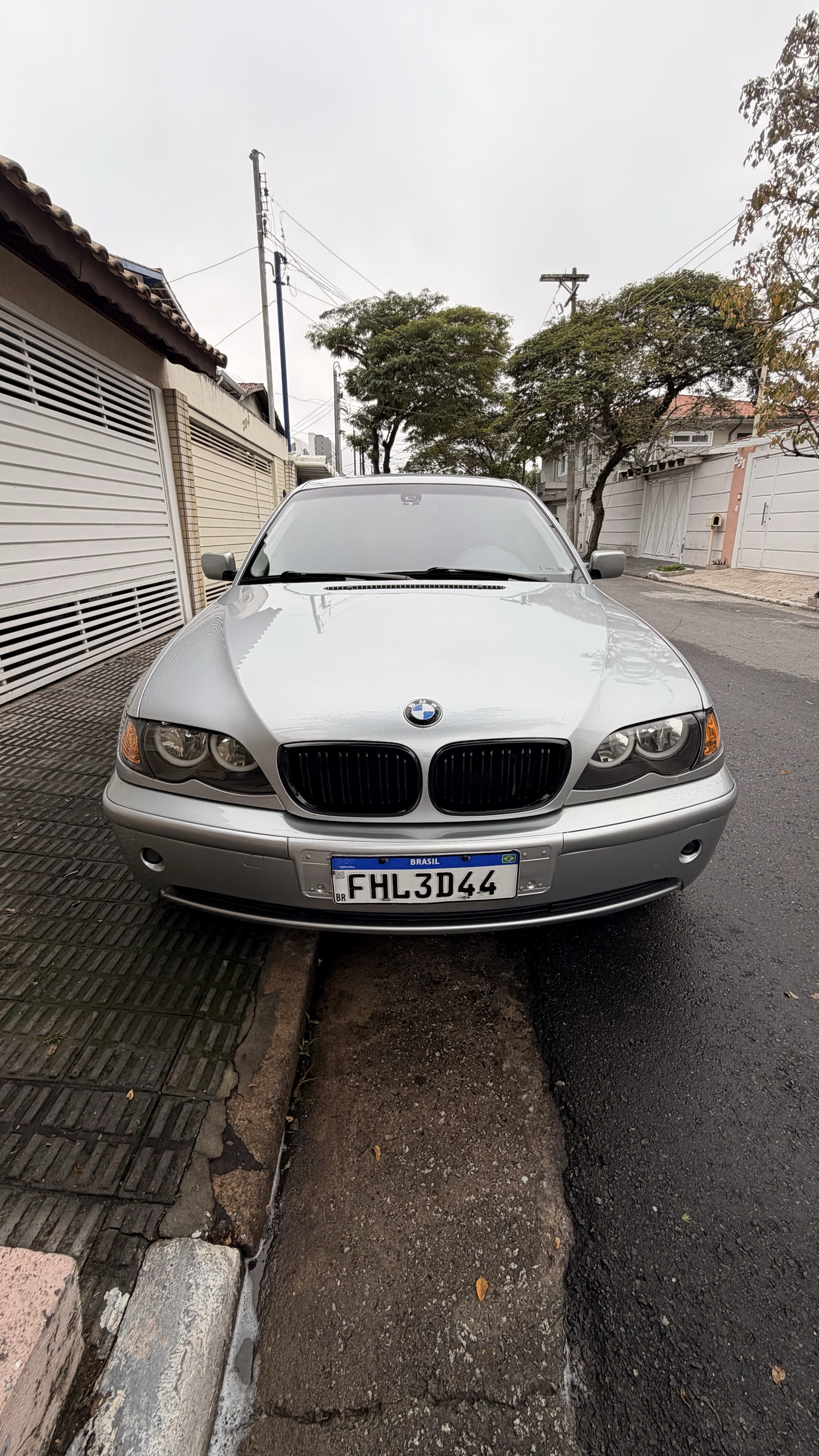 BMW 320i E46 — frontal reta