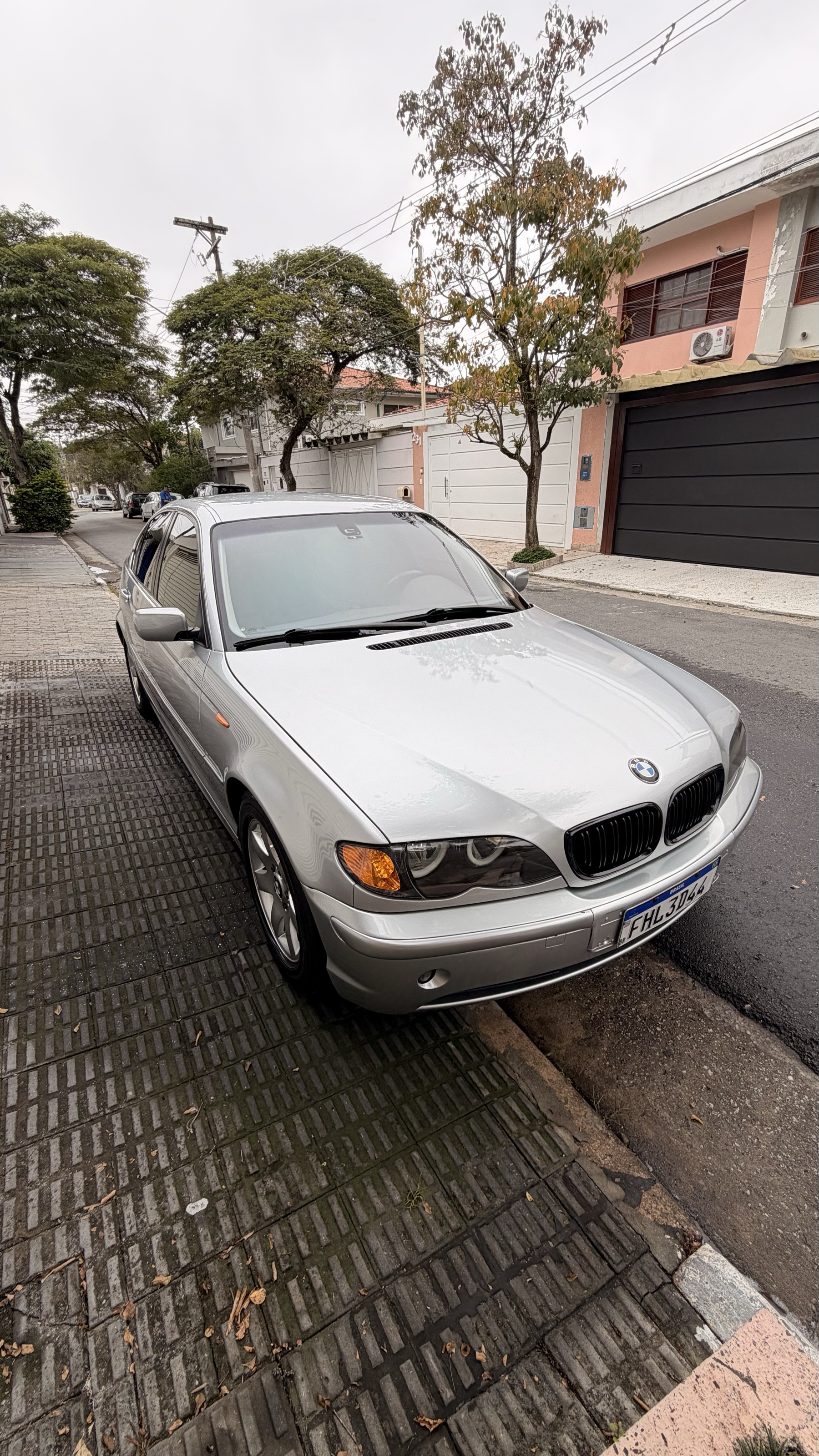 BMW 320i E46 — frontal 3/4 esquerda