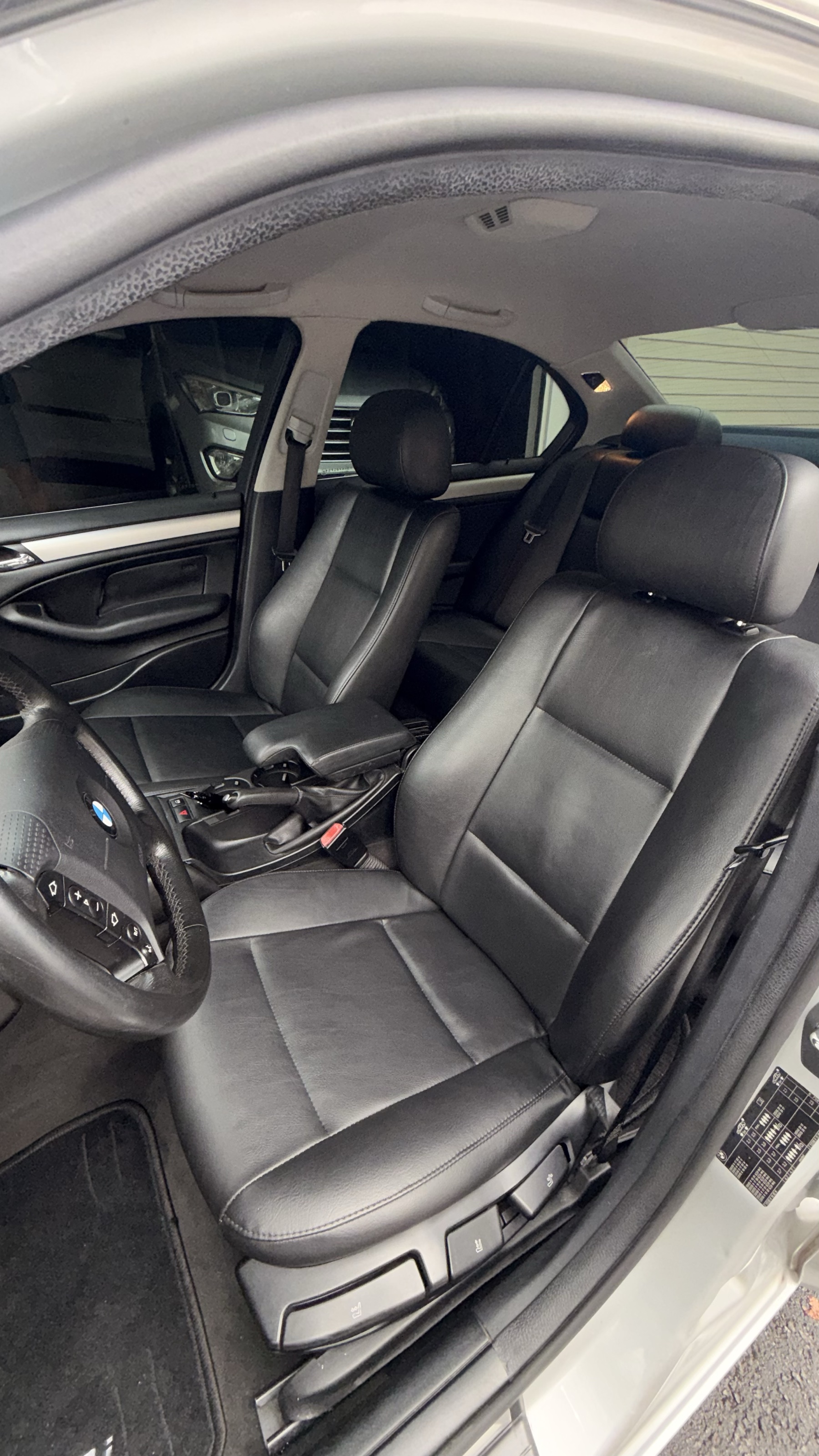 BMW 320i E46 — interior banco couro preto